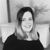 Nikki Barnett – slot review author